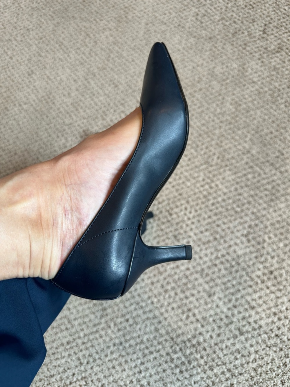 Brand New! Easy Spirit Navy 2 inch heels. Size 5 - Picture 7 of 8